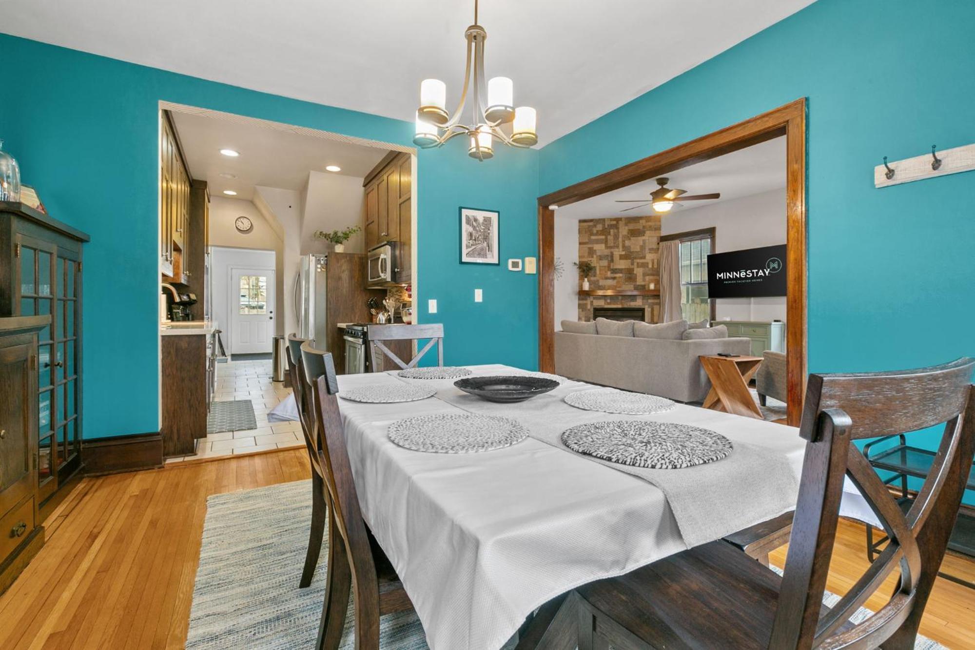 Lyndale Pleasant Getaway Minneapolis